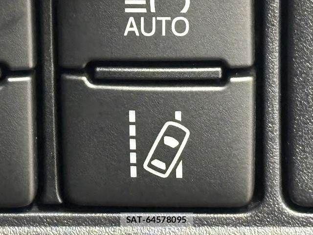 Toyota VOXY 2021-03 6817905-9