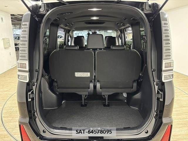 Toyota VOXY 2021-03 6817905-12