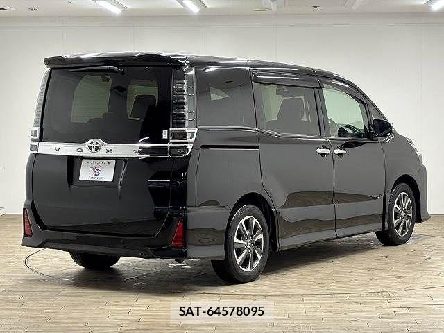 Toyota VOXY 2021-03 6817905-15