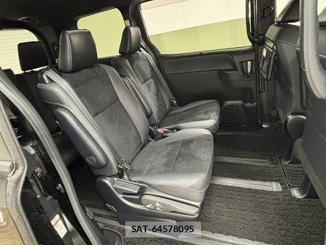 Toyota VOXY 2021-03 6817905-5