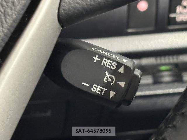 Toyota VOXY 2021-03 6817905-7