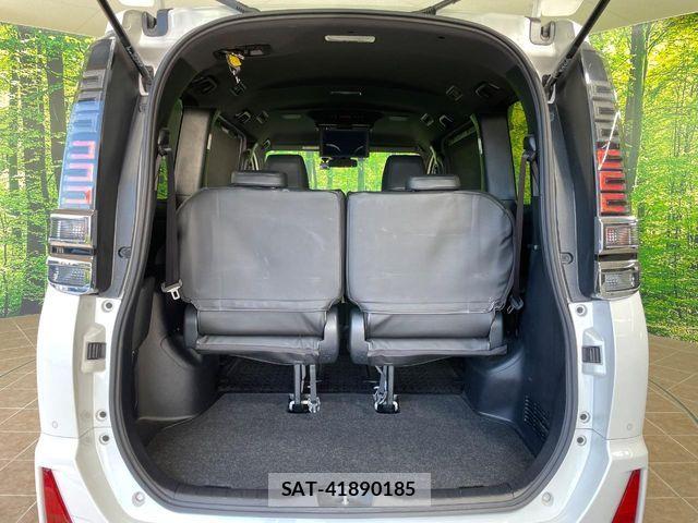 Toyota VOXY 2020-02 6817901-10