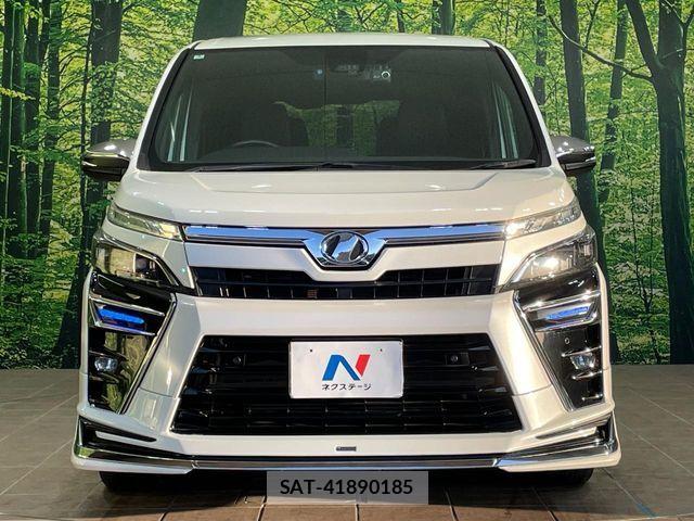 Toyota VOXY 2020-02 6817901-16