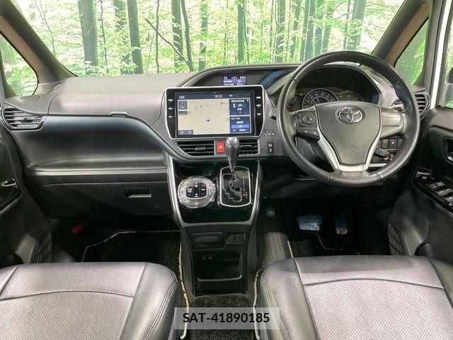 Toyota VOXY 2020-02 6817901-1