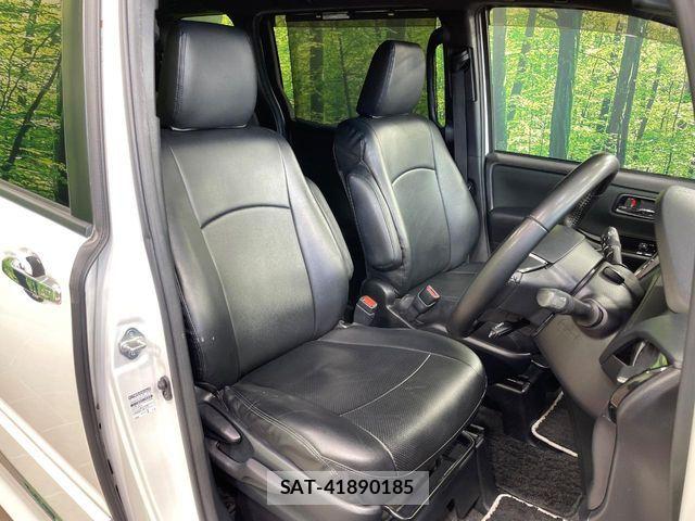 Toyota VOXY 2020-02 6817901-7