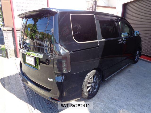 Toyota VOXY 2012-11 6817963-10