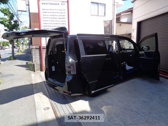 Toyota VOXY 2012-11 6817963-11