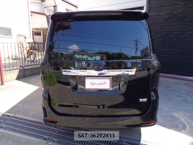 Toyota VOXY 2012-11 6817963-12