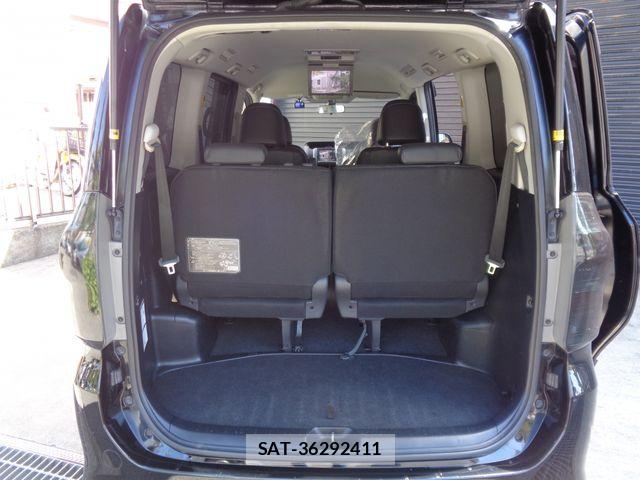 Toyota VOXY 2012-11 6817963-13