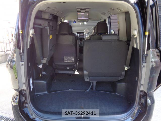 Toyota VOXY 2012-11 6817963-14