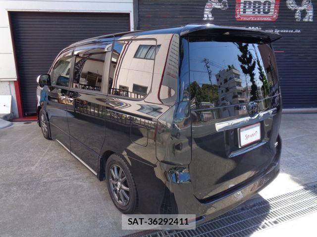 Toyota VOXY 2012-11 6817963-16