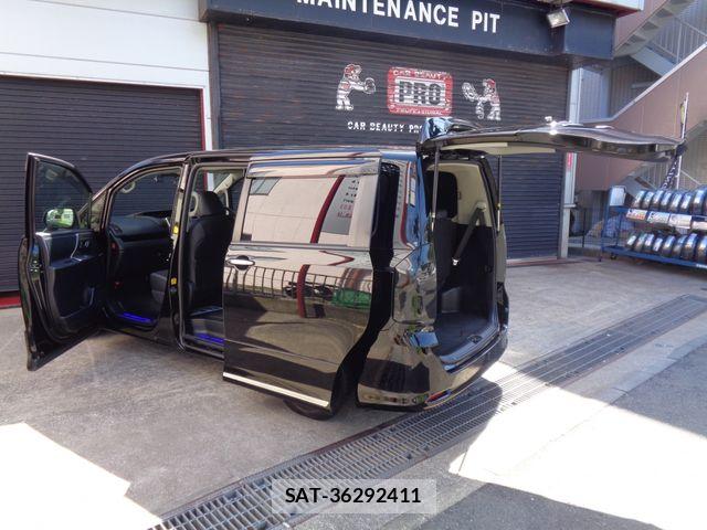 Toyota VOXY 2012-11 6817963-17