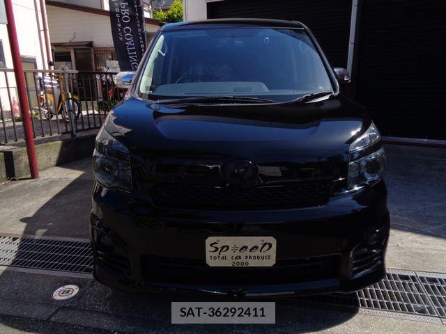 Toyota VOXY 2012-11 6817963-1