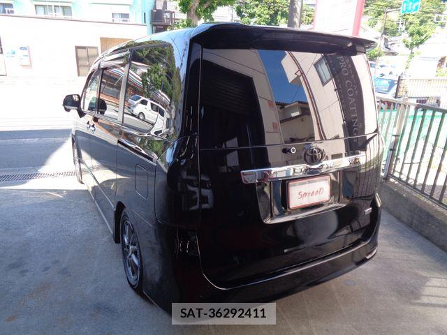 Toyota VOXY 2012-11 6817963-3