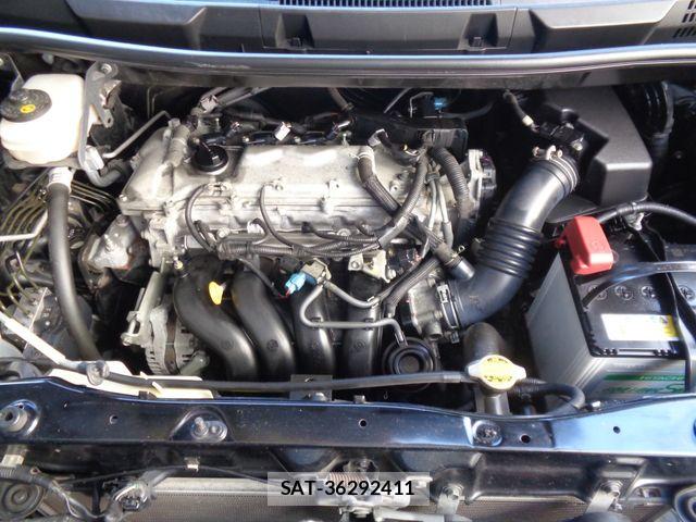 Toyota VOXY 2012-11 6817963-4
