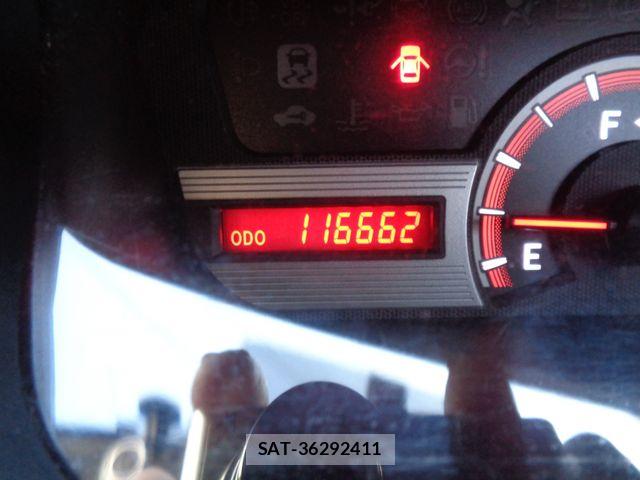 Toyota VOXY 2012-11 6817963-5
