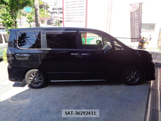 Toyota VOXY 2012-11 6817963-8