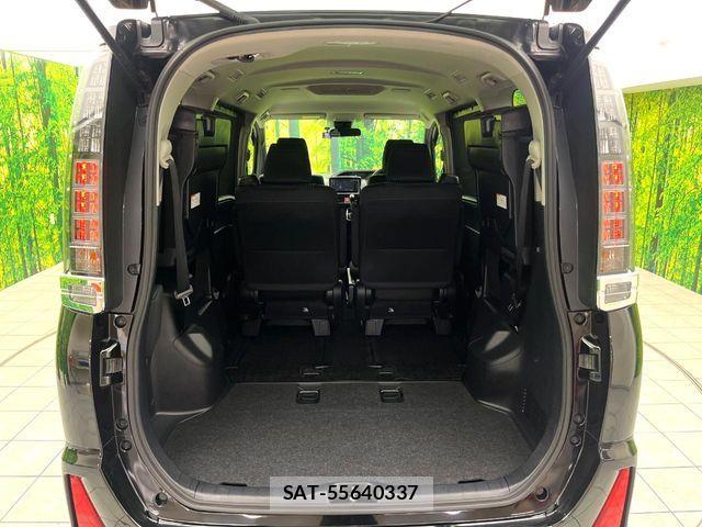 Toyota VOXY 2016-09 6817926-10