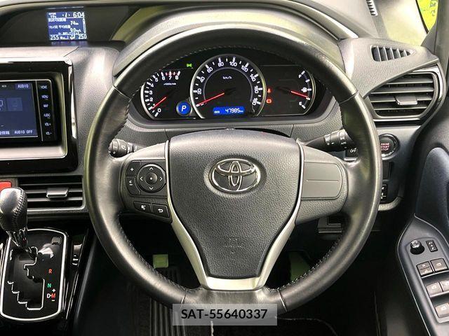 Toyota VOXY 2016-09 6817926-11