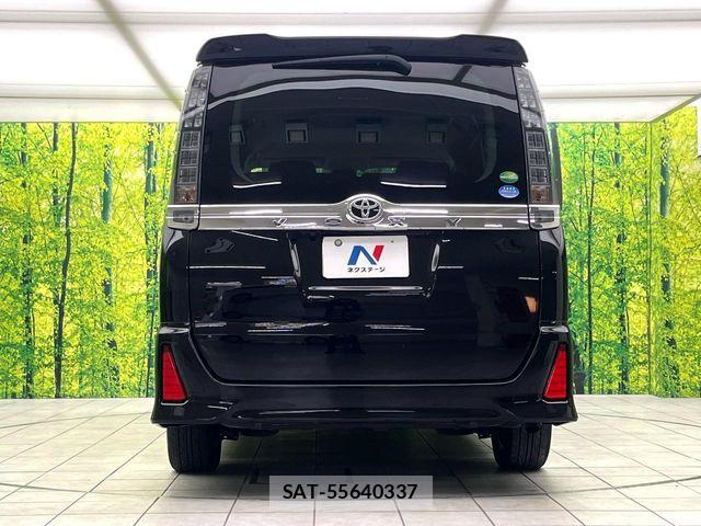 Toyota VOXY 2016-09 6817926-15