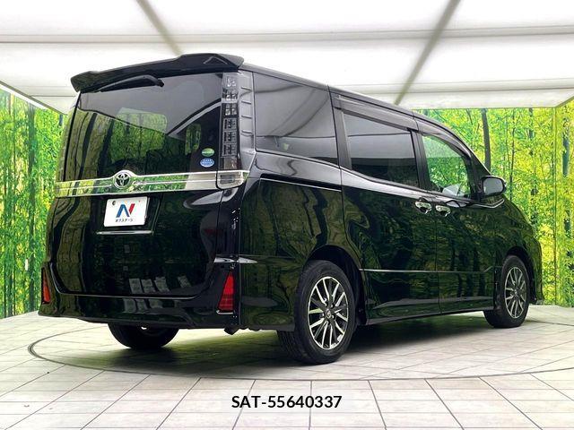 Toyota VOXY 2016-09 6817926-17