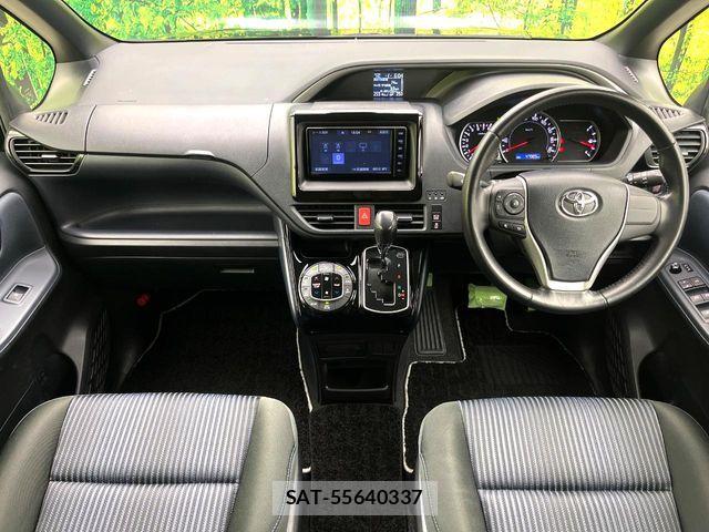 Toyota VOXY 2016-09 6817926-1