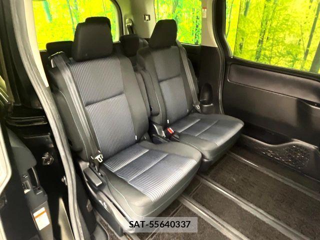 Toyota VOXY 2016-09 6817926-8