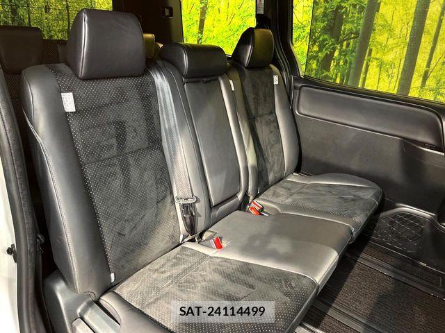 Toyota VOXY 2021-12 6817898-9