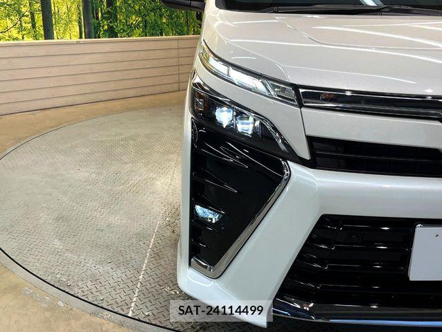 Toyota VOXY 2021-12 6817898-11