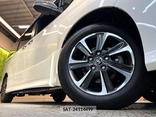 Toyota VOXY 2021-12 6817898-12