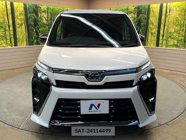 Toyota VOXY 2021-12 6817898-13