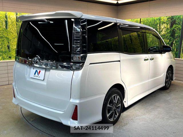 Toyota VOXY 2021-12 6817898-16