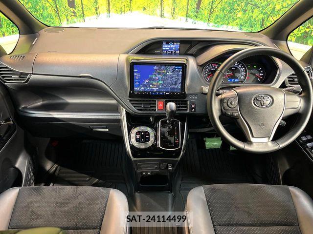 Toyota VOXY 2021-12 6817898-1