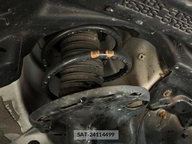 Toyota VOXY 2021-12 6817898-19