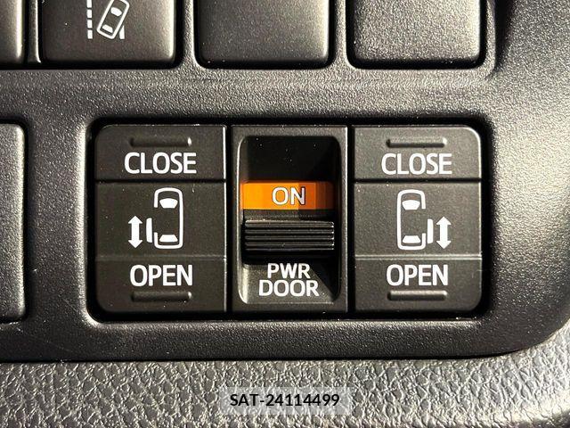 Toyota VOXY 2021-12 6817898-5