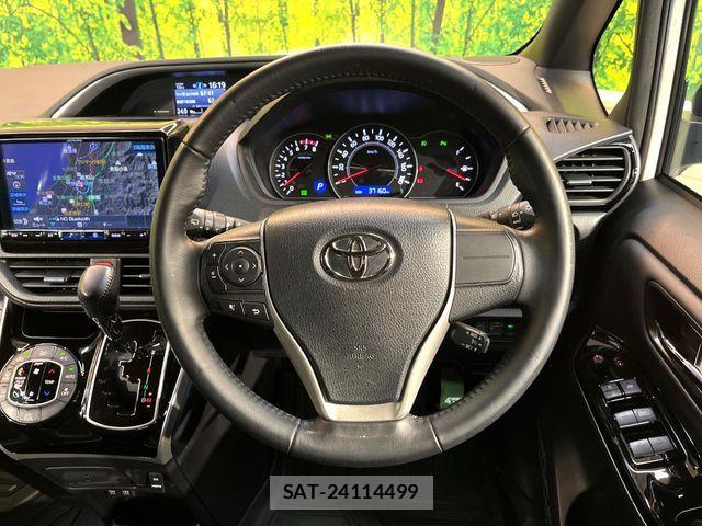 Toyota VOXY 2021-12 6817898-7