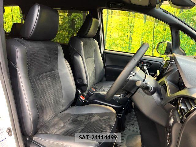 Toyota VOXY 2021-12 6817898-8