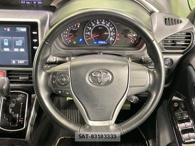Toyota VOXY 2018-06 6817934-11