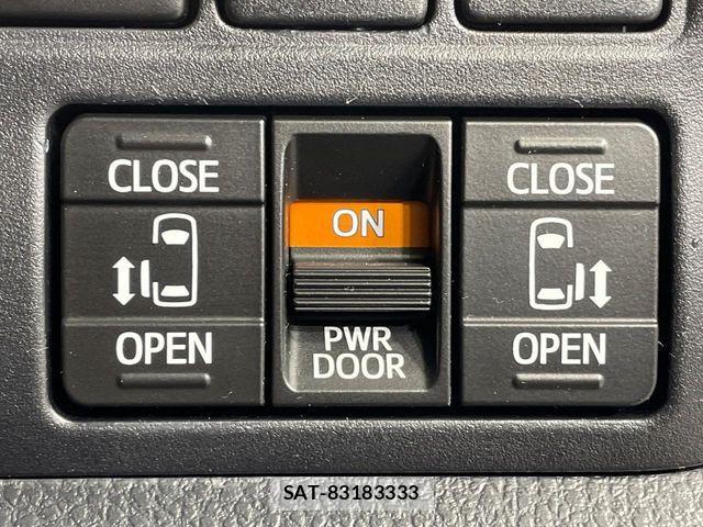Toyota VOXY 2018-06 6817934-2