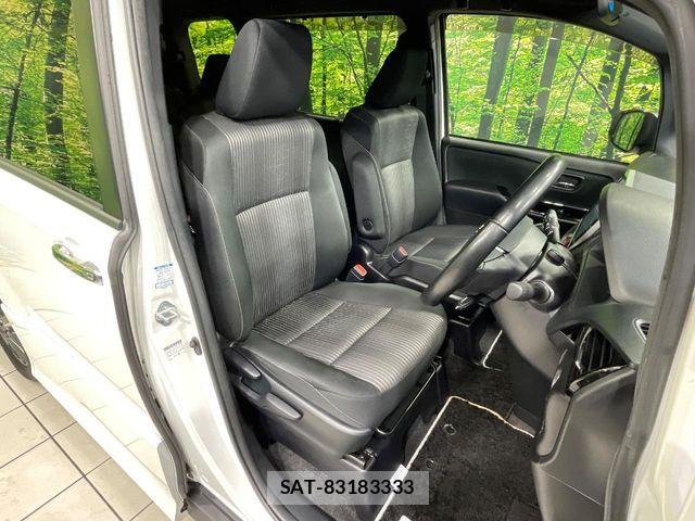Toyota VOXY 2018-06 6817934-7