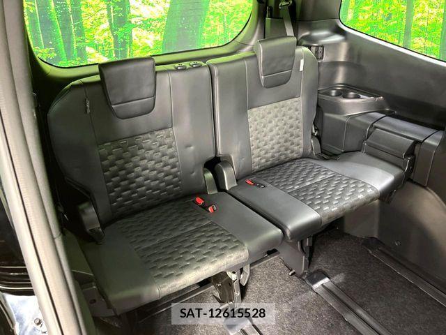 Toyota VOXY 2024-02 6817890-9