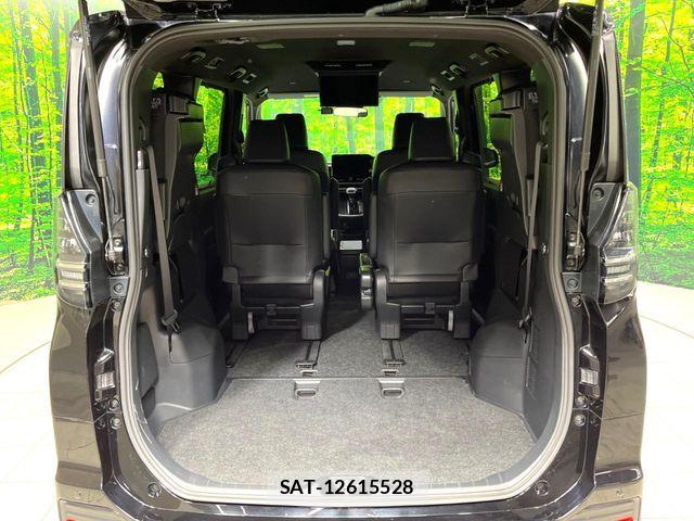 Toyota VOXY 2024-02 6817890-10