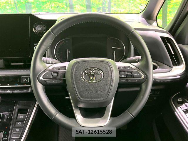Toyota VOXY 2024-02 6817890-11