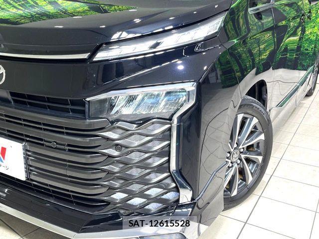 Toyota VOXY 2024-02 6817890-12
