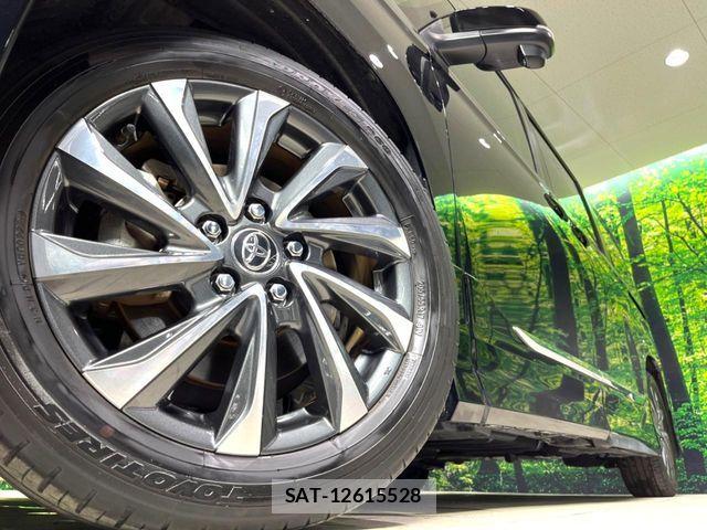 Toyota VOXY 2024-02 6817890-13