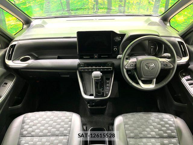Toyota VOXY 2024-02 6817890-1