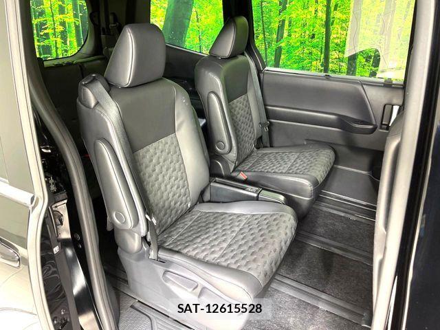 Toyota VOXY 2024-02 6817890-8