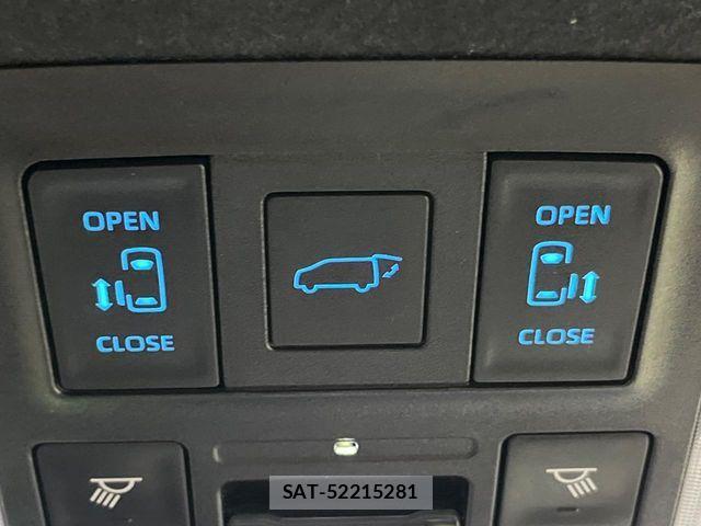 Toyota VOXY 2023-09 6817895-5