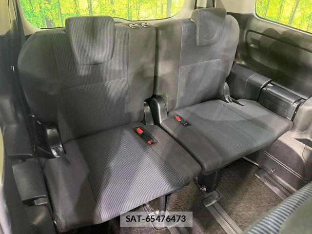 Toyota VOXY 2017-06 6817960-9