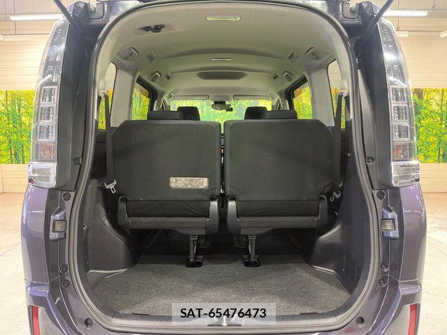 Toyota VOXY 2017-06 6817960-10